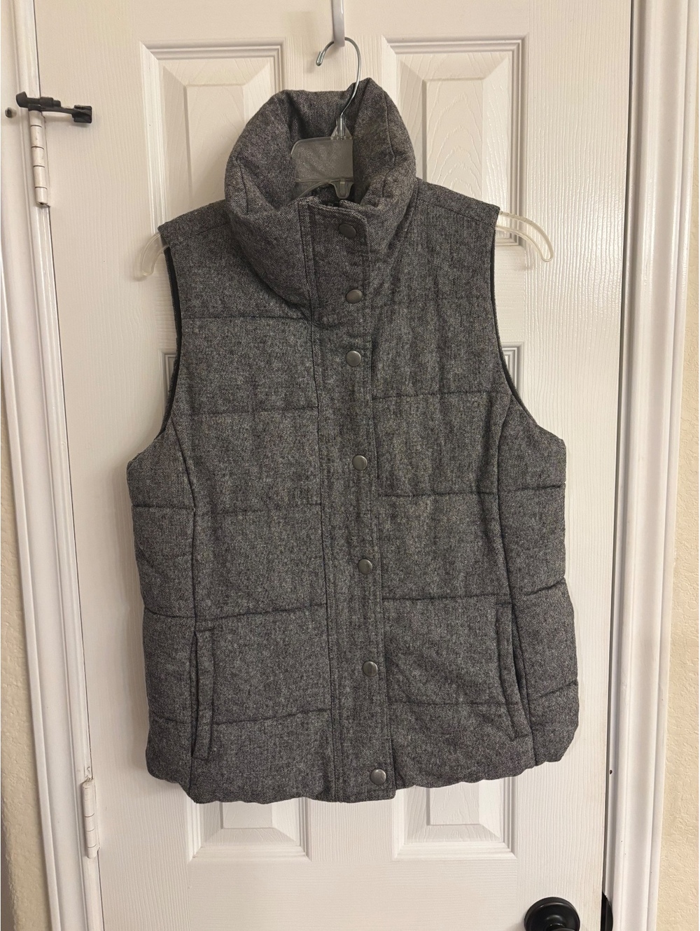 Old Navy Men’s Medium Gray Quilted Puffer Vest Snap Full Zip Fleece Lined